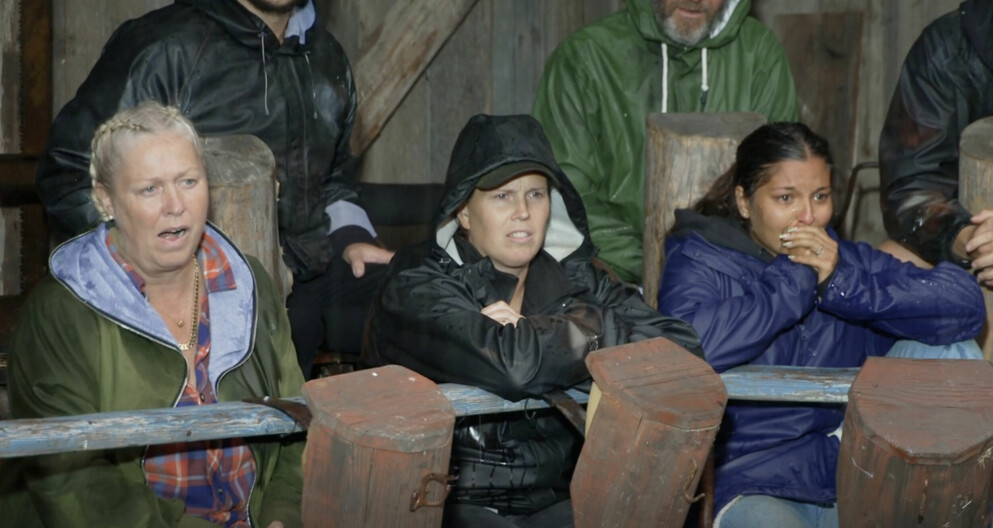 Helené bryter ihop efter Victoria fick lämna. Farmen-deltagarna