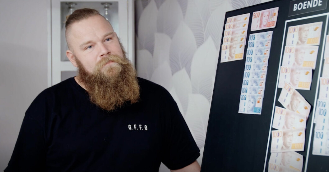 Martin från Vetlanda har ett shoppingberoende som han genast måste bli av med. Annars riskerar han lämnas av sambon Jessica. ”Tar liksom aldrig slut”, säger hon i ”Lyxfällan”. Martin i Lyxfällan