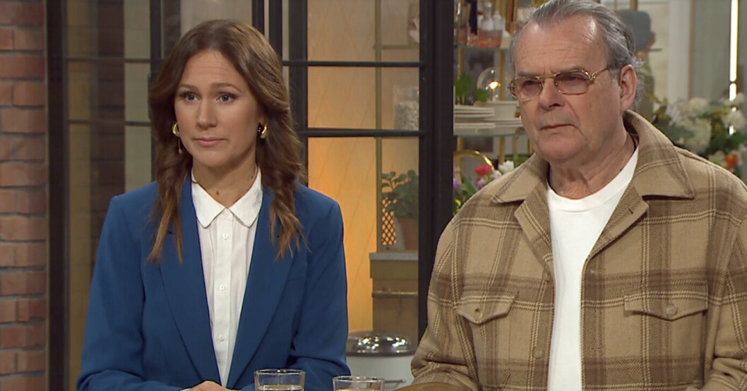 Programledarna Maria Forsblom och Steffo Törnquist var märkbart tagna av Ulrika Elvgrens väderprognos. Maria Forsblom och Steffo Törnquist