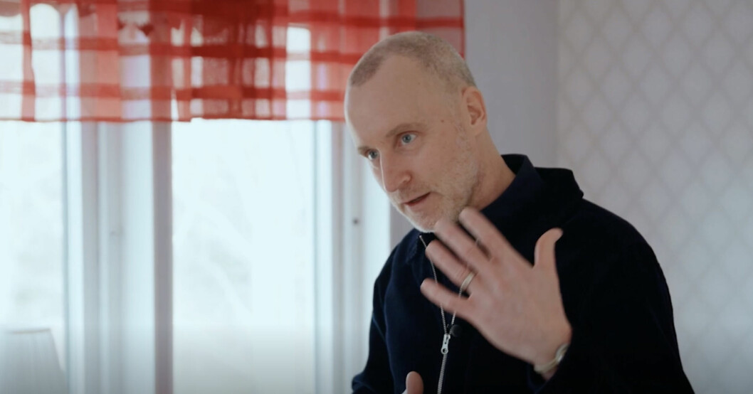Programledaren Magnus Hedberg säger att Magnus ekonomiska situation är en sådan soppa att han knappt vågar ställa några fler frågor. Magnus Hedberg