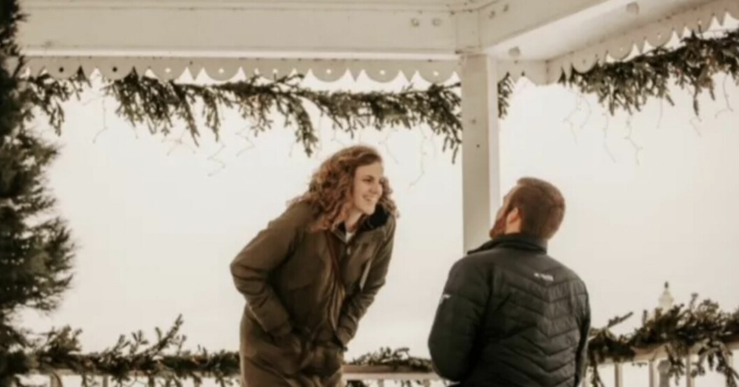 Mariah Nelesen och Clay Slenk förlovade sig i julen 2020. De hade tänkt gifta sig i sommar, men har efter cancerbeskeden nu flyttat datumet. Mariah Nelesen och Clay Slenk