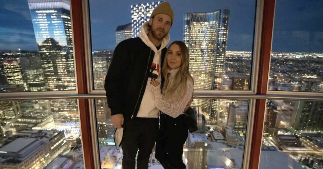 Annica Englund förstod snabbt att Elias Lindholm var mannen hon ville ha barn med. Hon flyttade till Kanada och bor i dag i Calgary, där Elias spelar hockey i NHL-laget Calgary Flames. Elias Lindholm och Annica Englund