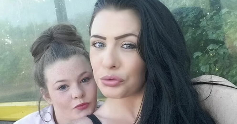 Skye Salter var bara 14 år gammal när hon blev mamma. Skyes mamma Kelly Healey är nu Storbritanniens yngsta mormor: ”Det var ingen idé att skälla”, säger hon till The Sun. Kelly Healey och Skye Salter