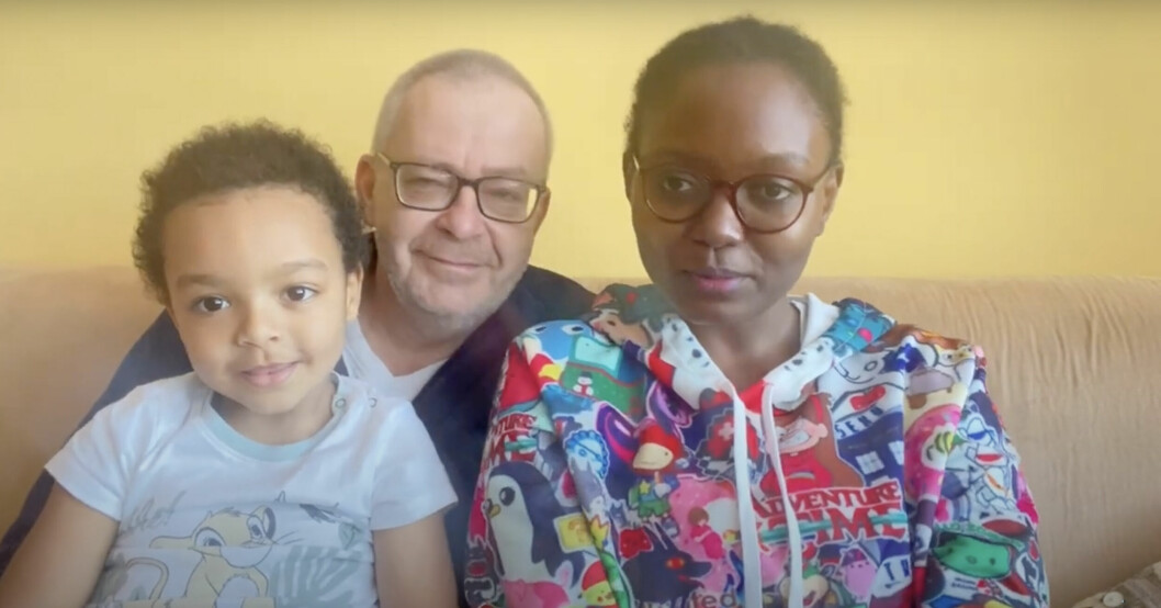 Mariam och Grzegorz Trela fick sonen Ignacy, 3, 2018. Mariam säger att folk ofta misstar Grzegorz för sonens morfar. Ignacy, Grzegorz och Mariam