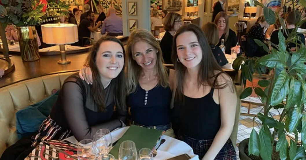 Pia Eaves med döttrarna Rhiannon och Emilia. Pia Eaves, Rhiannon och Emilia