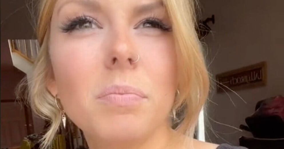 Desiree White trodde att Bryan bara var full och ensam, men i själva verket var han upp över öronen kär i henne. Desiree White