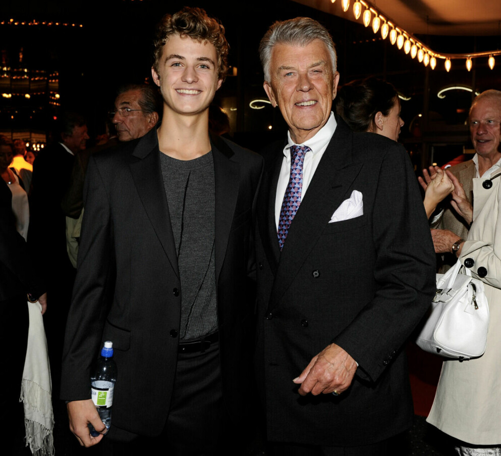 <span class=" italic" data-lab-italic_desktop="italic"><span class=" bold" data-lab-bold_desktop="bold">Felix Taube tillsammans med sin pappa. Foto: Karin Törnblom</span></span>