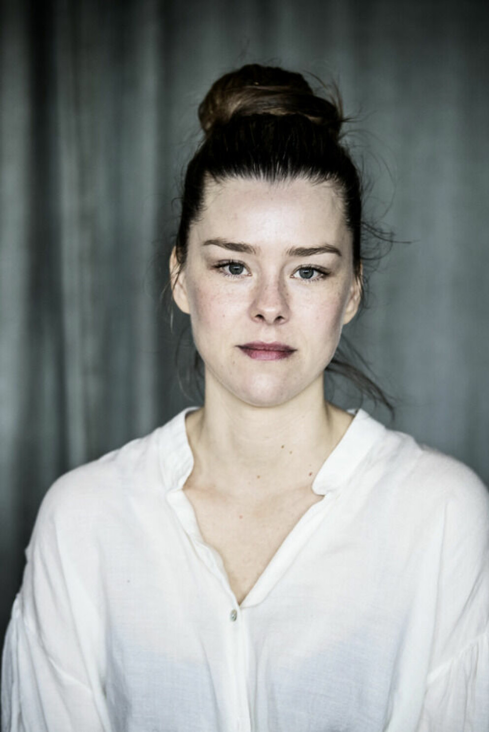 <span class=" italic" data-lab-italic_desktop="italic"><span class=" bold" data-lab-bold_desktop="bold">Taubes ena dotter, skådespelerskan Sascha Zacharias. Foto: Carolina Byrmo</span></span>