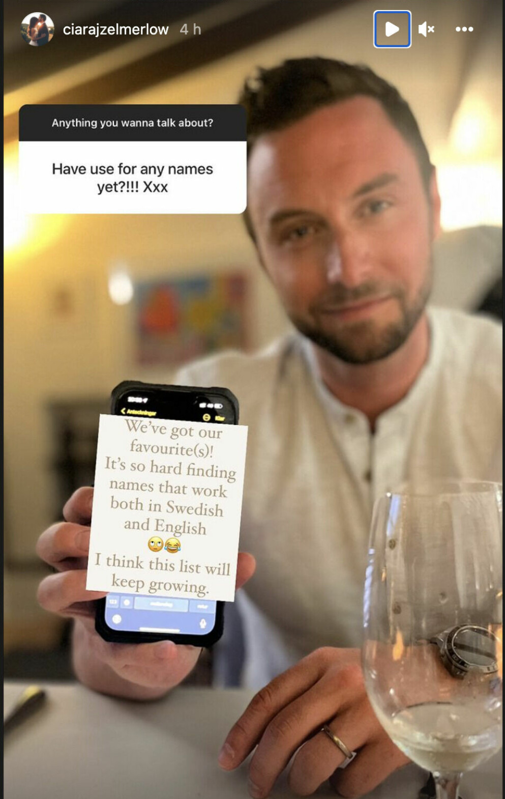 Namnlistan till bebisen som även den växer. FOTO: INSTAGRAM