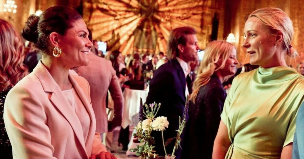 Kronprinsessan minglade med Sarah Sjöström. KRONPRINSESSAN VICTORIA, SARAH SJÖSTRÖM