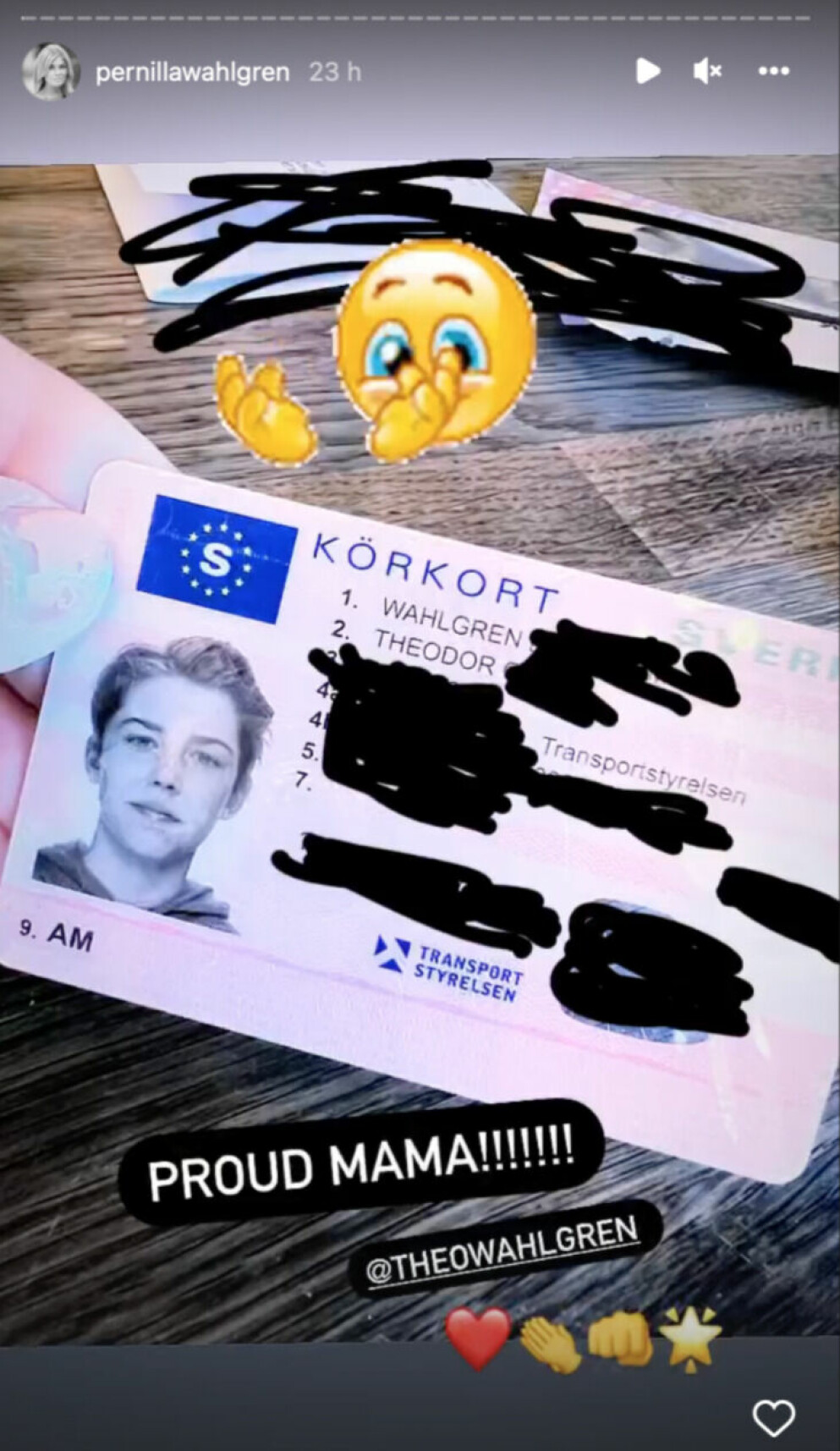 Theo har tagit moped-körkort PERNILLA WAHLGREN INSTAGRAM