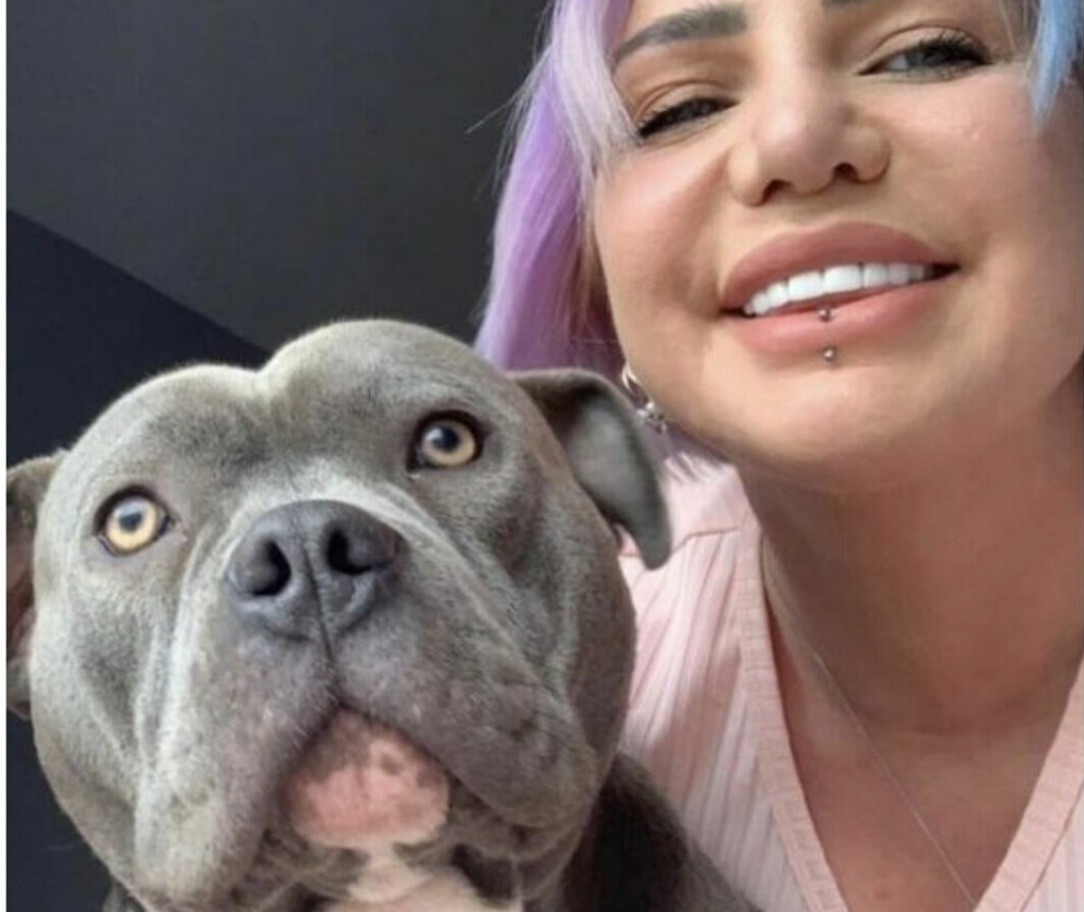 Stephanie Jones med hunden Chase. Stephanie Jones och Chase