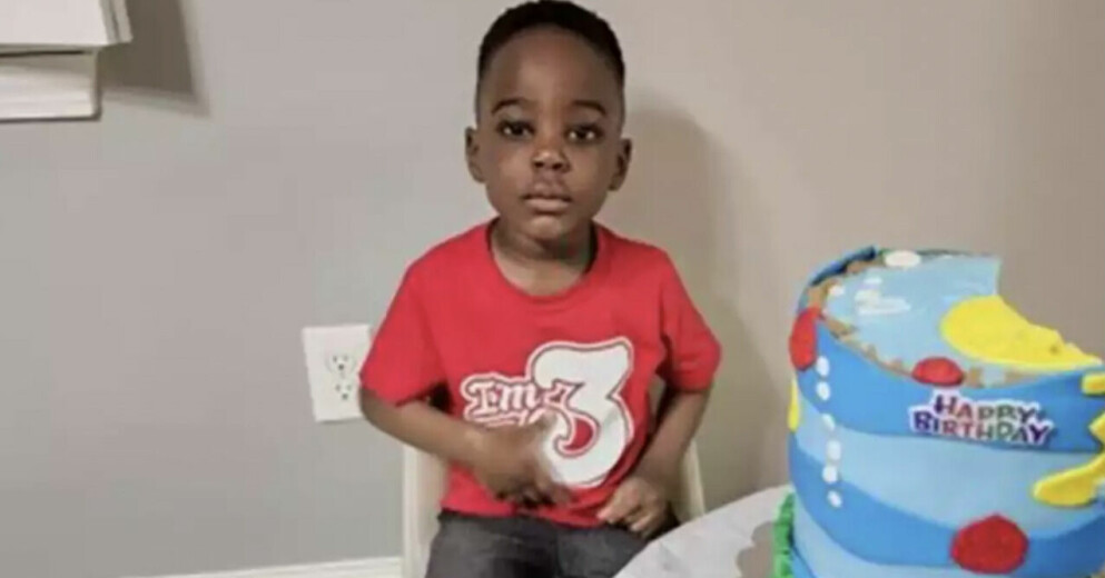 3-årige pojken Harry försvann strax efter att föräldrarna lämnat honom hos barnvakten. Harry