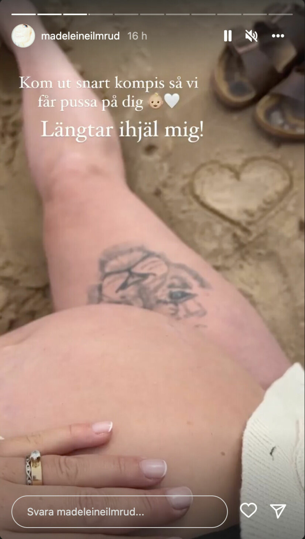 Madeleine Ilmrud visar upp bebismagen. Madeleine Ilmrud visar upp bebismagen.