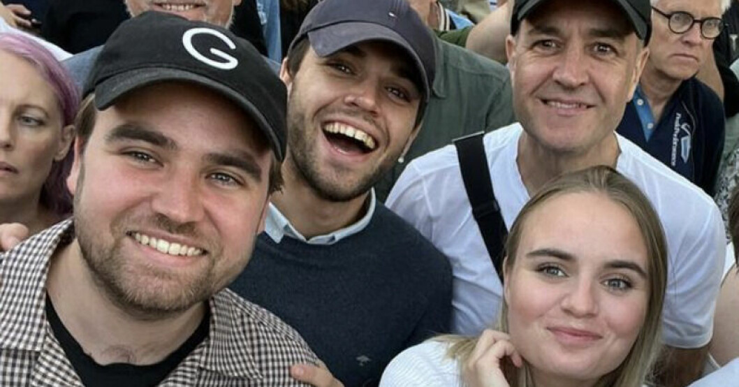 Fredrik Reinfeldt med sina tre äldre barn Gustaf (t.v.), Erik (i mitten) och Ebba (t.h). En dag på Gröna Lund. Fredrik Reinfeldt med sina tre äldre barn Gustaf (t.v.), Erik (i mitten) och Ebba (t.h). En dag på Gröna Lund.