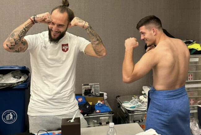 Nemanja Gudelj, till vardags i spanska Sevilla, samt Luka Jovic, tillhörande italienska Fiorentina. Nemanja Gudelj, till vardags i spanska Sevilla, samt Luka Jovic, tillhörande italienska Fiorentina.