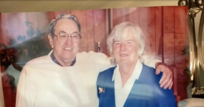 Foto i paketet på hennes döda mormor och morfar