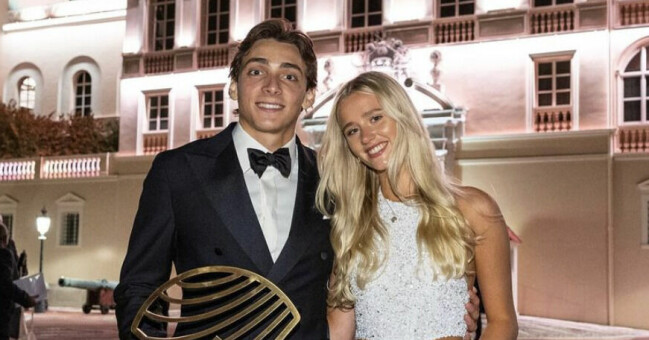 Armand Duplantis och Desiré Inglander framför Prinsens palats i Monaco. Armand Duplantis och Desiré Inglander framför Prinsens palats i Monaco.