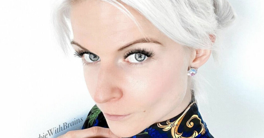 Lolas resa till andra sidan jorden blev en riktig mardröm som hon sent lär hämta sig från. Lolas resa till andra sidan jorden blev en riktig mardröm som hon sent lär hämta sig från.