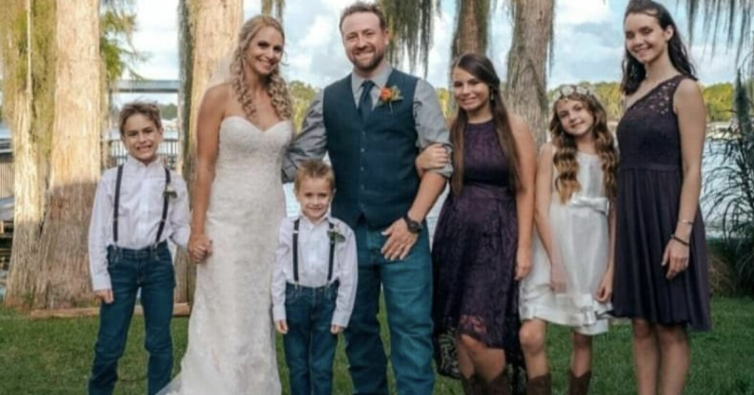 Nicole och Jeff gifte sig i fjol. Här är de med sina fem barn.