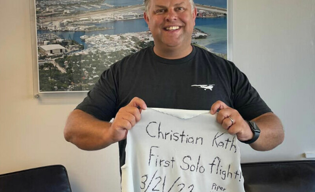 Christian efter att han gjort sin första soloflygning. En dröm han hade haft sedan han var åtta år. Christian efter att han gjort sin första soloflygning. En dröm han hade haft sedan han var åtta år.