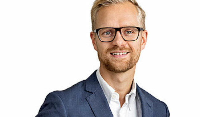 Enligt sajten Hittamaklare.se har Karström sålt 17 fastigheter till ett värde av nästan 21 miljoner under det senaste halvåret. Enligt sajten Hittamaklare.se har Karström sålt 17 fastigheter till ett värde av nästan 21 miljoner under det senaste halvåret.