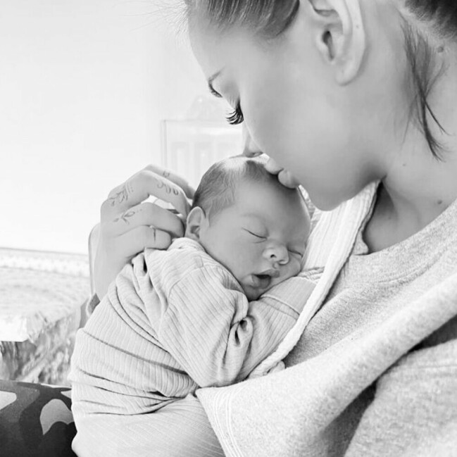Rachel med sonen Kyro som föddes i mars tidigare i år och som hon ”avgudade med hela sitt hjärta”
