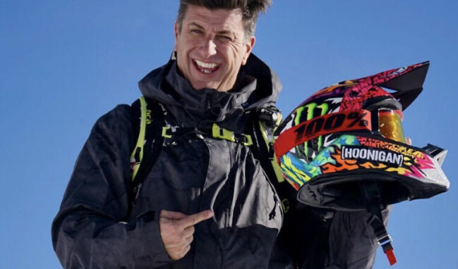 Ken Block älskade all form av motor- och extremsport. Han var en van skoteråkare. Ken Block älskade all form av motor- och extremsport. Han var en van skoteråkare.