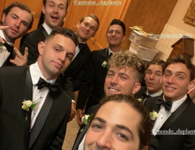 Armand Duplantis med sina bröder och massa andra killkompisar. Armand Duplantis med sina bröder och massa andra killkompisar.