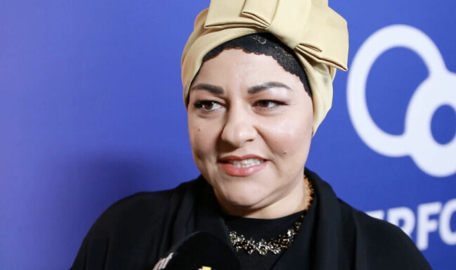 Zeina Mourtada på <span class=" italic" data-lab-italic_desktop="italic">Tillsammans mot cancer</span>-galan. Zeina Mourtada på Tillsammans mot cancer-galan.