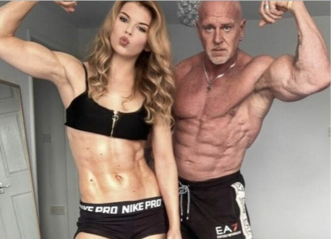 Sophie och hennes pappa, en före detta världsmästare i bodybuilding. Sophie och hennes pappa, en före detta världsmästare i bodybuilding.