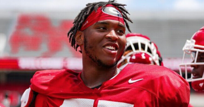 Devin Willock spelade i Georgia Bulldogs O-Line (offensiva uppställning). Devin Willock spelade i Georgia Bulldogs O-Line (offensiva uppställning).