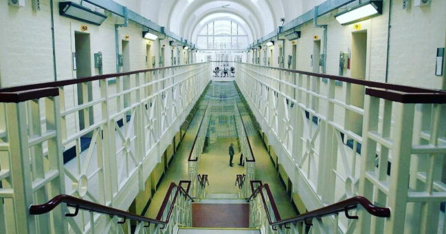 Det ökända Wakefield Maximum Security Prison. Maudsley sitter längst nere i källaren. Det ökända Wakefield Maximum Security Prison. Maudsley sitter längst nere i källaren.