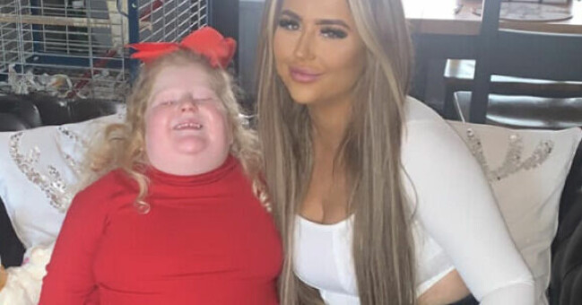 Holly har börjat med en strikt diet för dottern, men ibland får hon unna sig någon godsak. Holly har börjat med en strikt diet för dottern, men ibland får hon unna sig någon godsak.