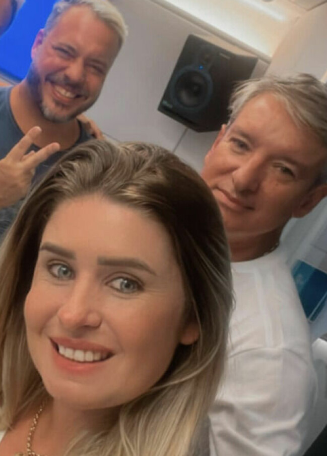 Debora och Anderson är kusiner och gifta.
