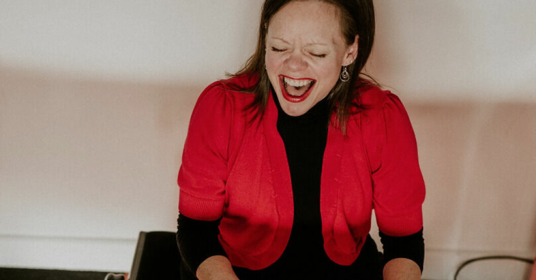 Taylor arbetar som musiker och älskar att sjunga och spela piano. Taylor arbetar som musiker och älskar att sjunga och spela piano.