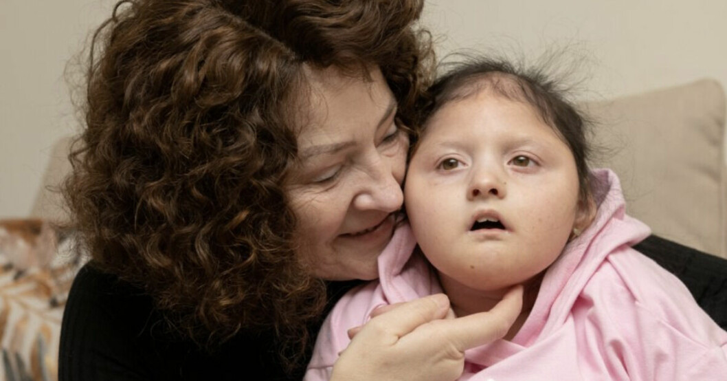 Aleisha med dottern Dannia, som utseendet till trots är 19 år. Aleisha med dottern Dannia, som utseendet till trots är 19 år.
