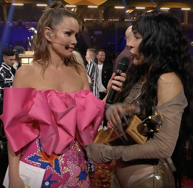 Linda intervjuar vinnaren av Melodifestivalen 2023, Loreen.