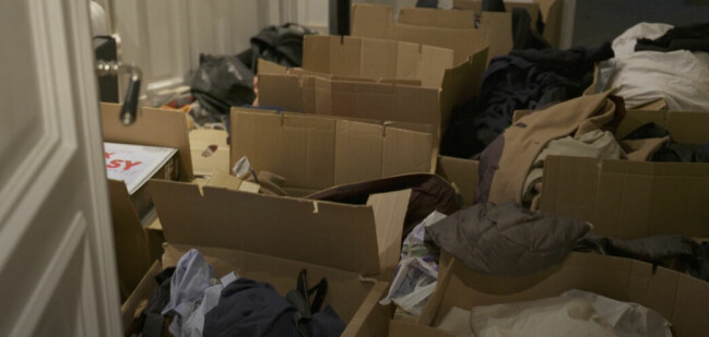 Pernilla Wahlgrens möbler och kläder i Bianca Ingrossos lägenhet.