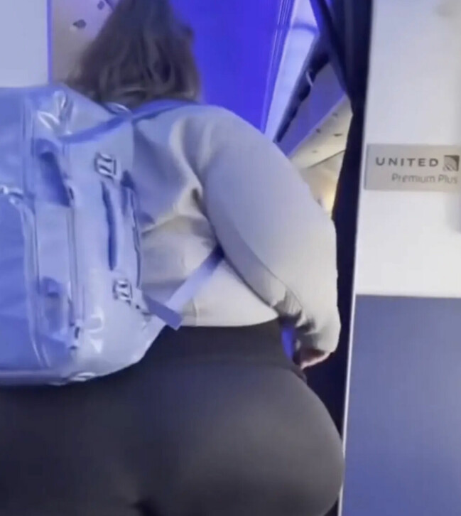 Bild från när Olivia senast försökte gå ombord på ett United Airlines-plan.