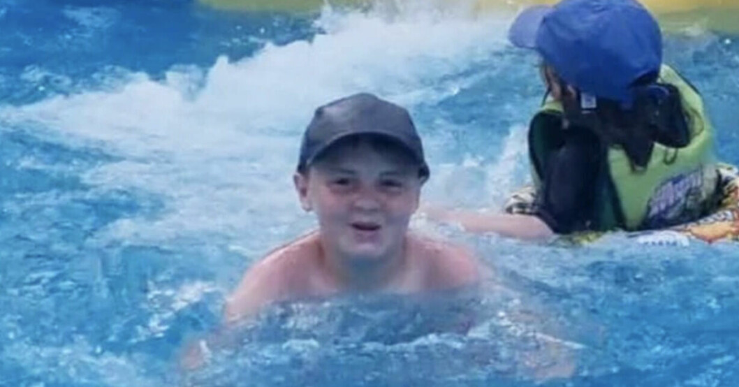 Lewis, 10, i poolen på Belkon Hotel i turkiska Belek. Lewis, 10, i poolen på Belkon Hotel i turkiska Belek.