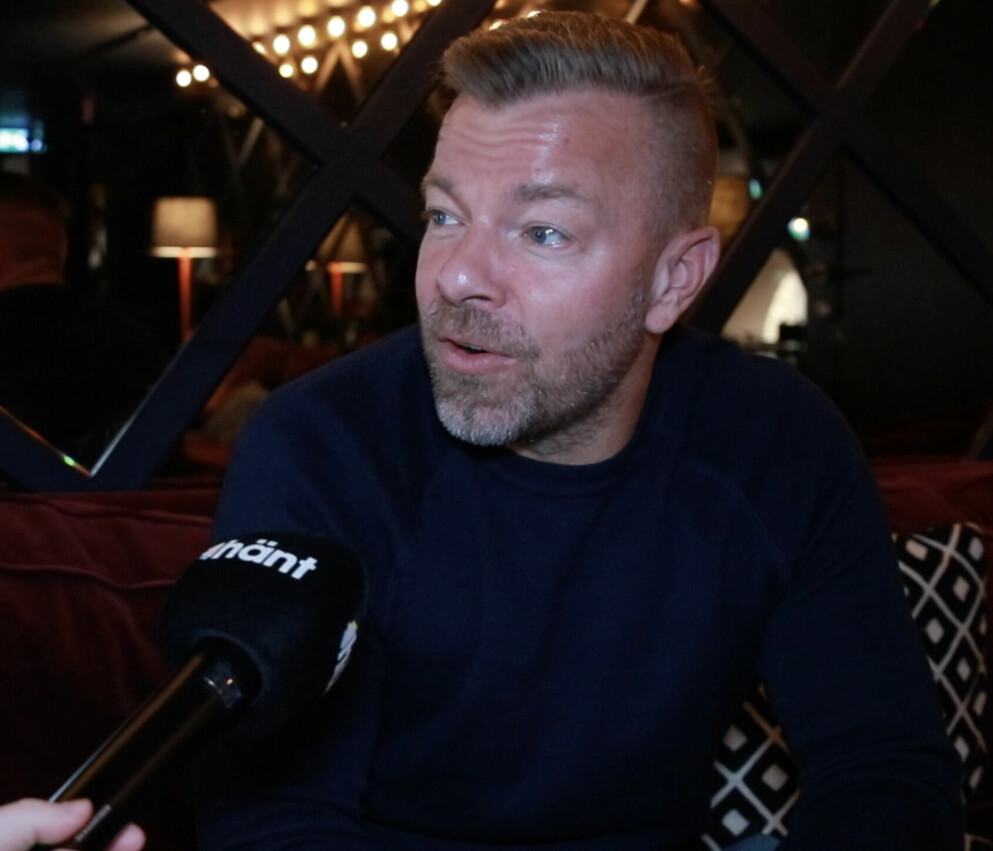Utöver krogshowen är Casper Janebrink aktuell i <span class=" italic" data-lab-italic_desktop="italic">Över atlanten</span>.