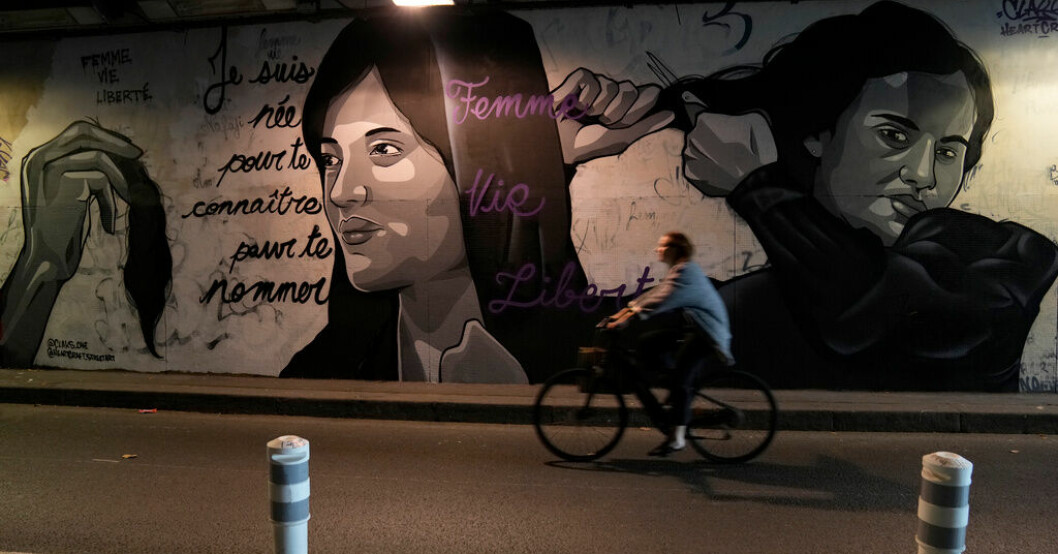 Slöjprotesterna i Iran började i september förra året. Arkivbild. Mjukare straff mot slöjbrott på förslag i Iran