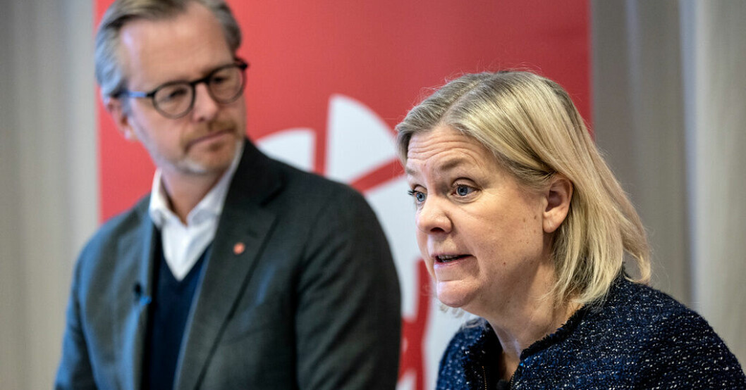 Socialdemokraternas ekonomisk-politiske talesperson Mikael Damberg och partiledaren Magdalena Andersson. Arkivbild. S-krav på regeringen: Var hårda mot matjättarna