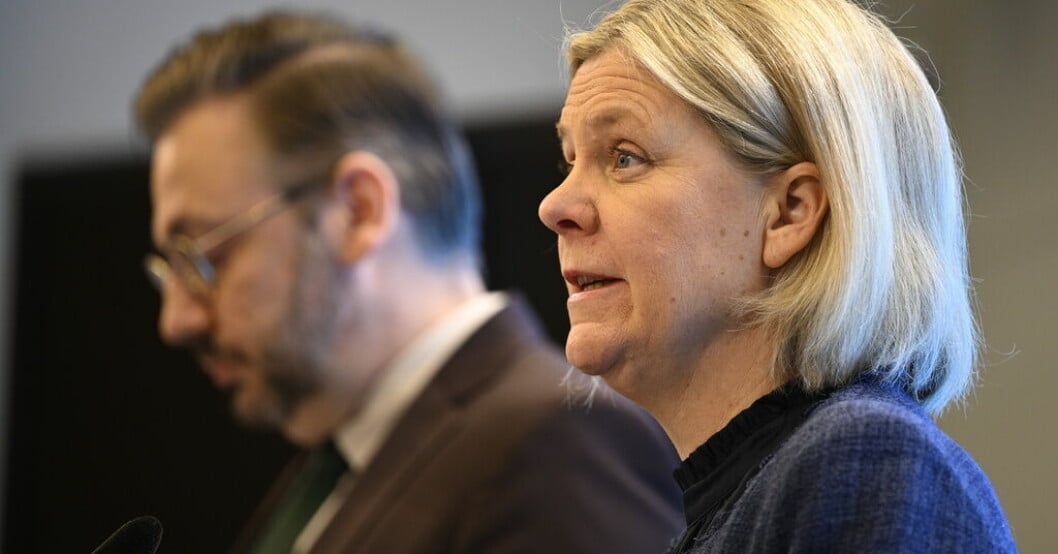 Socialdemokraternas partiledare Magdalena Andersson och Centerledaren Muharrem Demirok på en gemensam pressträff. C och S kräver klimatsvar av regeringen