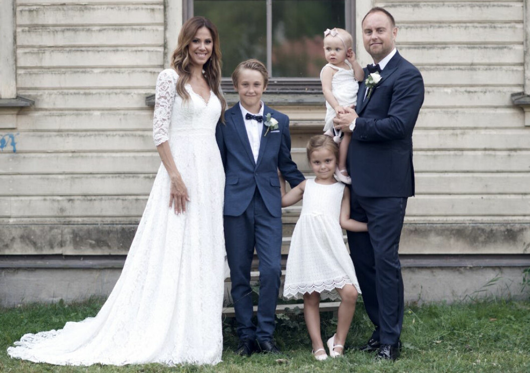 Bröllopsbild med Sofia Geite och Johan Edlund, samt barnen Jack, Ester och Elsa. <strong>Foto: Johan Lygrell.</strong> Bröllopsbild med Sofia Geite och Johan Edlund, samt barnen Jack, Ester och Elsa.