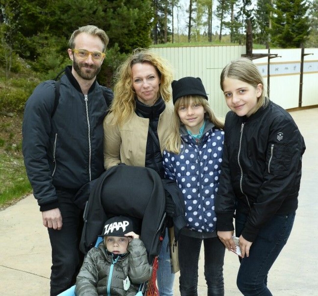 Tobias Norestedt, Sofia Ledarp och deras barn från tidigare förhållande. Nu hoppas paret på att få en gemensamt knodd. Foto: IBL Tobias Norestedt, Sofia Ledarp och deras barn från tidigare förhållande. Nu hoppas paret på att få en gemensamt knodd. Foto: IBL