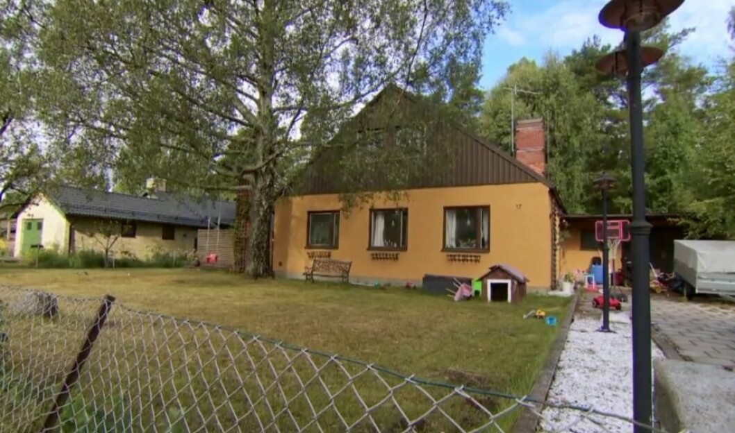 När Tims pappa gick bort flyttade de in i Tims barndomshem med stora renoveringsdrömmar. Arbetet som påbörjades har ståtts still efter Tims död. sofias-villan