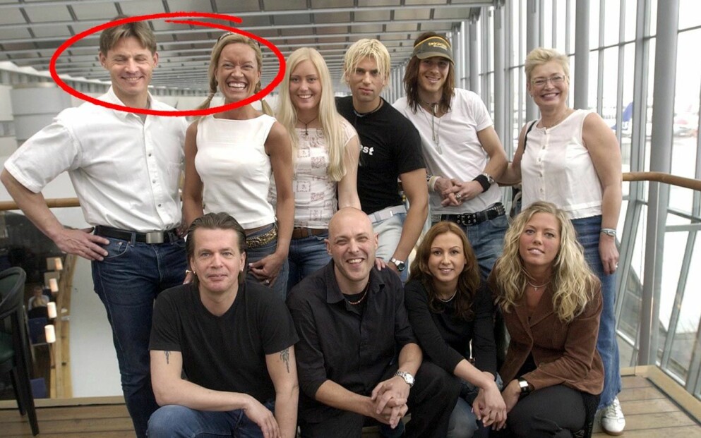 Camilla och Mikael tillsammans med övriga utmanare på Arlanda innan avresan till Robinson 2003. Mikael Sandström, Camilla Eggenberger och övriga utmanare i Robinson 2003.