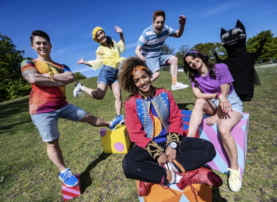 Programledarna för SVT:s Sommarlov: Alexander Hermansson, Ida On, Markus Granseth, Angelika Prick och Malin Olsson. FOTO: Johan Nilsson/TT Sommarlov